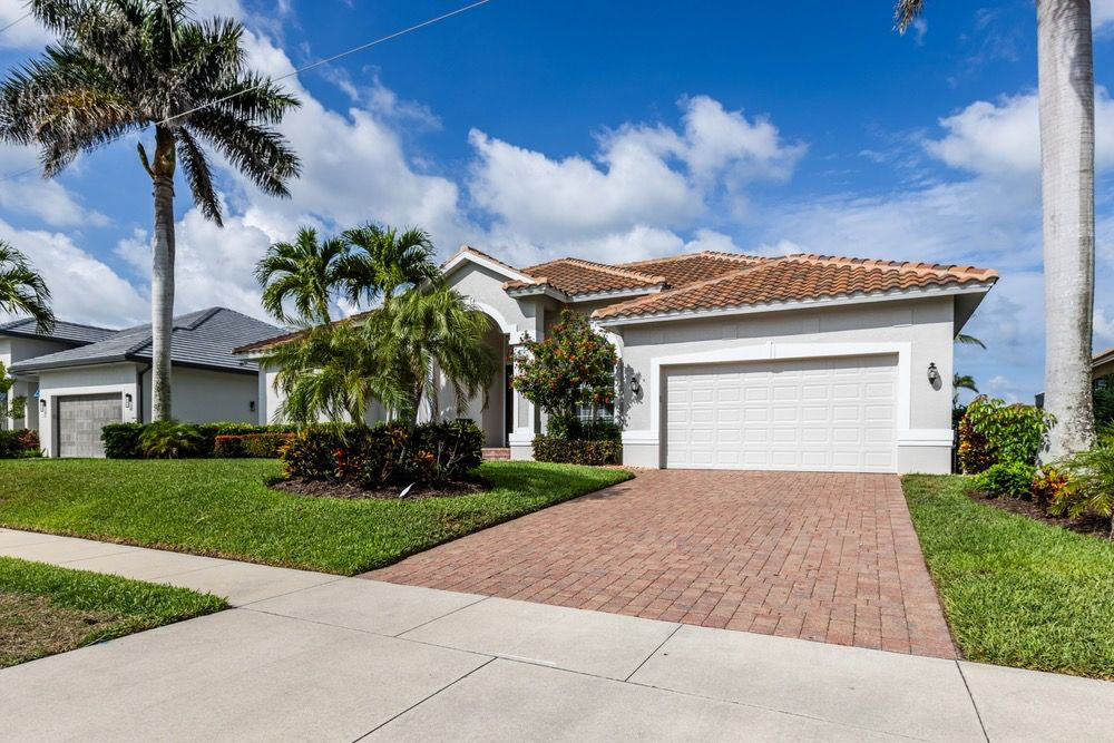 Whats Included in Our Sidewalk Cleaning Service | ClearVue